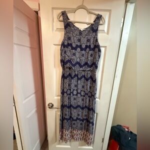 Chic Navy and White Patterned Maxi Dress